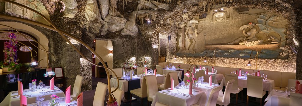 Zážitková restaurace v krápníkové jeskyni v centru Prahy